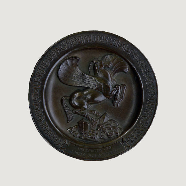 The bronze plaque
awarded to Linda Eastman by the Carnegie Corporation, 1927.