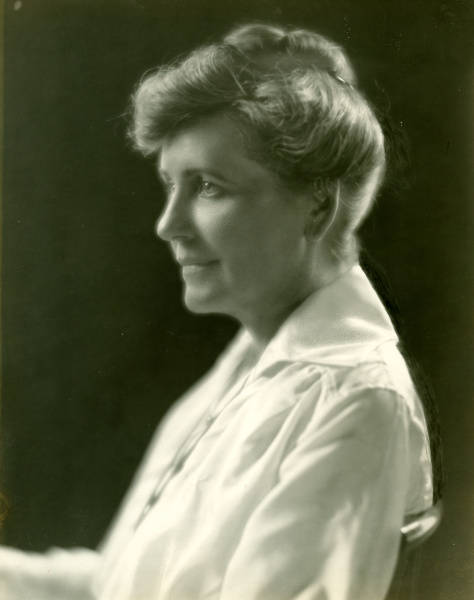 Linda Eastman, 1924
